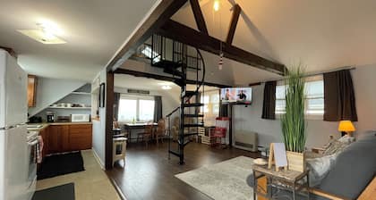 A Cozy Nautical Nest on Lincolnville Beach