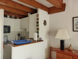 Réfrigérateur, micro-ondes, lave-vaisselle, grille-pain