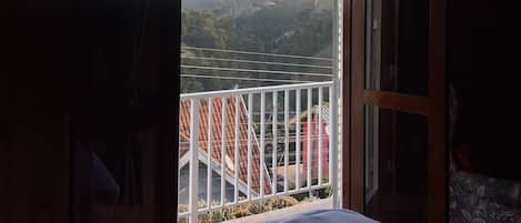 4 habitaciones, tabla de planchar con plancha, wifi y ropa de cama