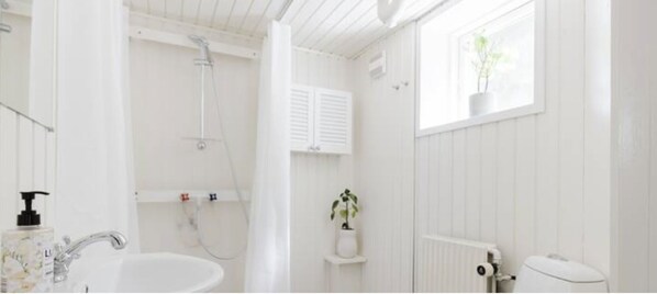 Shower, towels, soap, shampoo
