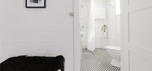 Shower, towels, soap, shampoo
