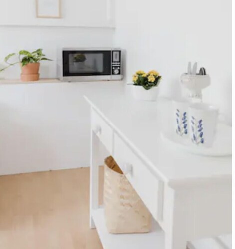 Room in Quite Area and Central Location - Newly Renovated Basement