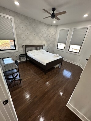 3 bedrooms, desk, iron/ironing board, free WiFi