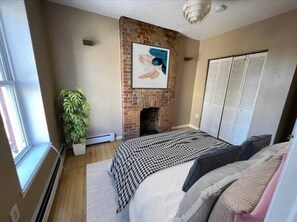 3 bedrooms, desk, iron/ironing board, free WiFi