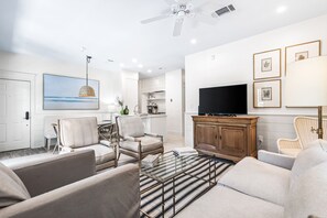 Living area - Summer Breeze Flat - St Augustine Green (Panama City Beach)