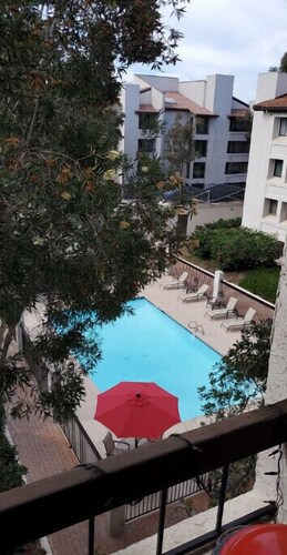 Spacious 1-bedroom condo with pool