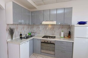 Fridge, dishwasher, coffee/tea maker