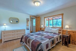 3 Schlafzimmer, Schreibtisch, Bügeleisen/Bügelbrett, kostenloses WLAN