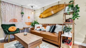 Smart TV, table tennis, books, stereo