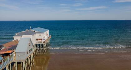 Boho Surf Studio: Steps to Beach & Walk to Pier