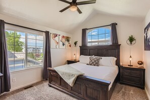 6 habitaciones, tabla de planchar con plancha y cuna de viaje