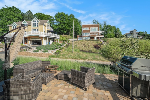 Wraparound Deck + Grill – Dine outside or enjoy sunset wine