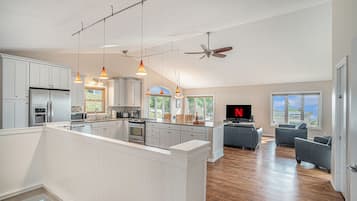 冰箱、微波炉、烤箱、炉灶