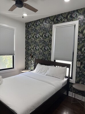 2 Schlafzimmer, Schreibtisch, Bügeleisen/Bügelbrett, Reisekinderbett