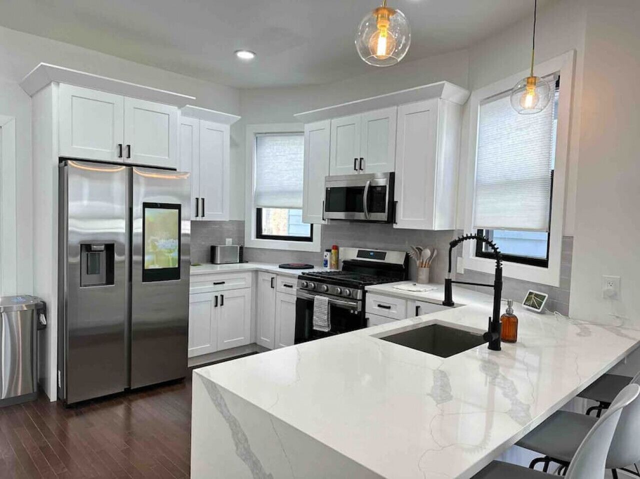 Kjøleskap, mikrobølgeovn, ovn og kokeplater