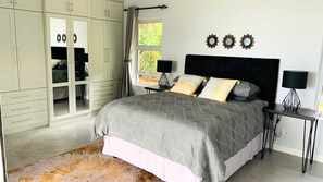1 bedroom, desk, iron/ironing board, free WiFi - Stylish loft-Style apartment  - Close to all the action. (Durban North)