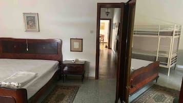 2 Schlafzimmer, Schreibtisch, Bügeleisen/Bügelbrett, WLAN