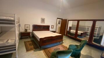 2 Schlafzimmer, Schreibtisch, Bügeleisen/Bügelbrett, WLAN