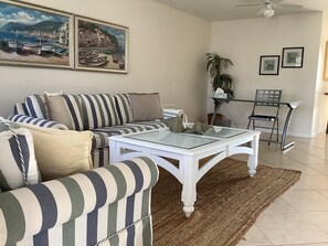 Living area - Magnificent location! One step closer to paradise… (Cape Coral)
