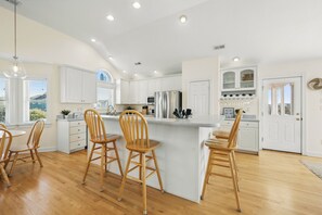 Fridge, microwave, oven, stovetop - Breezy Banks: New Private Pool, Hot Tub, Community Amenities (Pickleball) (Duck)