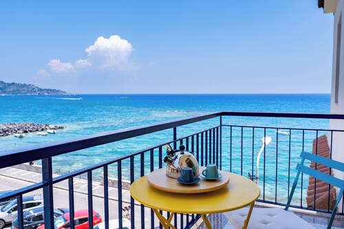 Mari Sea Home-Mediterranean Room