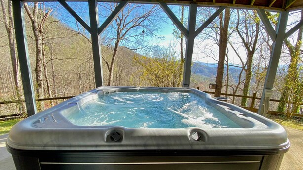 A hot tub with a view of mountains and trees. - Bryson City Mtn Retreat w/ Hot Tub (Bryson City)