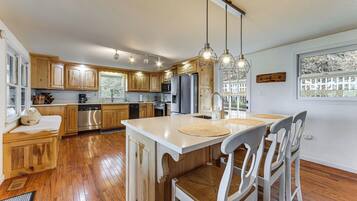 House (2 Bedrooms) | Interior
