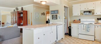 Pet-friendly Canyon Lake Home - 2 Mi to Beach!