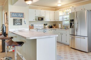 House (3 Bedrooms) | Interior - Pet-friendly Canyon Lake Home - 2 Mi to Beach! (Canyon Lake)