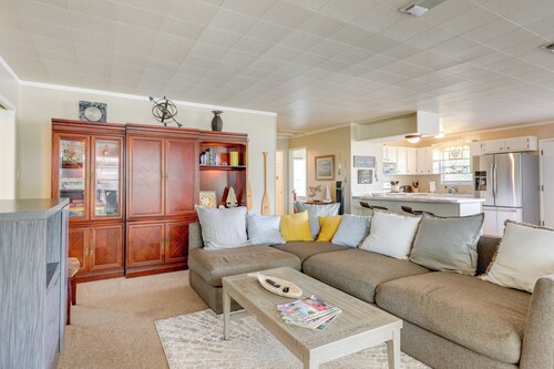 Pet-friendly Canyon Lake Home - 2 Mi to Beach!