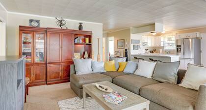 Pet-friendly Canyon Lake Home - 2 Mi to Beach!