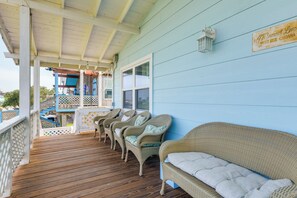 Interior - 2 Blocks to Bay: Misty Harbor Rockport Home (Rockport)