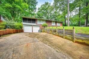 Interior - 3 Mi to Dtwn Montgomery: Quiet Family Getaway! (Montgomery)