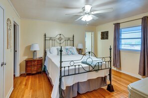 Interior - 3 Mi to Dtwn Montgomery: Quiet Family Getaway! (Montgomery)