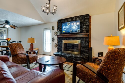 Lawrence Vacation Rental ~ 12 Mi to Indianapolis!