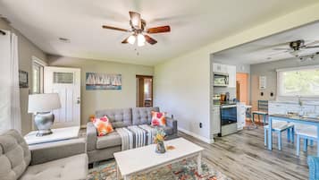 House (2 Bedrooms) | Interior