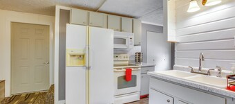 Charming Lake Ann Apartment - Walkable Location!