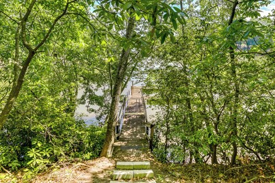 Charming Abbeville Home w/ Private Boat Dock!