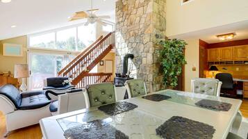 House (4 Bedrooms) | Interior