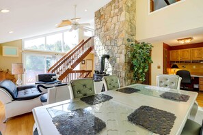 House (4 Bedrooms) | Interior