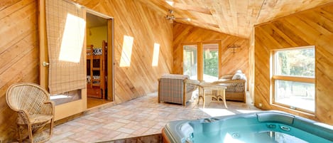 House (4 Bedrooms) | Interior