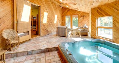 Spacious Woodbury Home w/ Pool + Hot Tub!