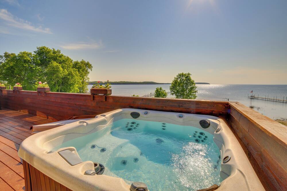Prairie-style Home on Garden Bay w/ Deck + Hot Tub - Cooks, MI