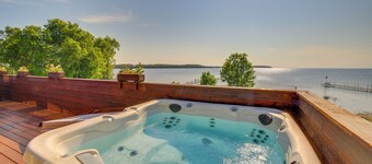 บ้านแนว Prairie บนทะเลสาบ Garden Bay พร้อมระเบียง + จากุซซี่