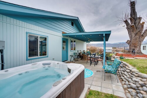 East Wenatchee Home w/ Yard & Hot Tub!