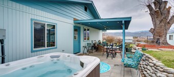 East Wenatchee Home w/ Yard & Hot Tub!