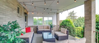 3 Mi to Downtown: Pittsburgh Home w/ Balcony!