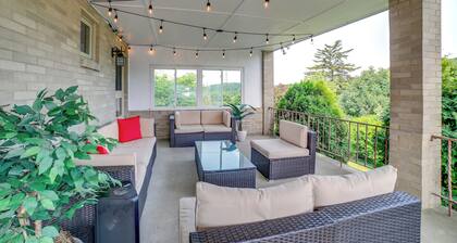3 Mi to Downtown: Pittsburgh Home w/ Balcony!