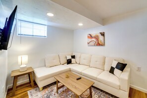 House (5 Bedrooms) | Interior