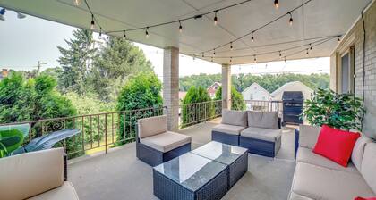3 Mi to Downtown: Pittsburgh Home w/ Balcony!